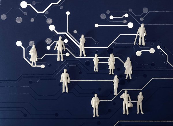 En quoi la signalétique numérique influence-t-elle l'identité visuelle d'une marque ?