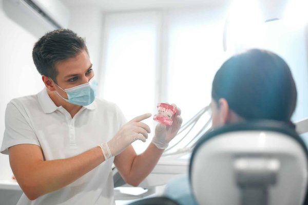 Comment les cliniques dentaires abordent-elles la dentisterie préventive ?