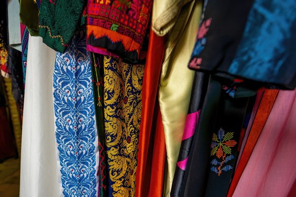 Caftan paris : livraison gratuite et style inégalé